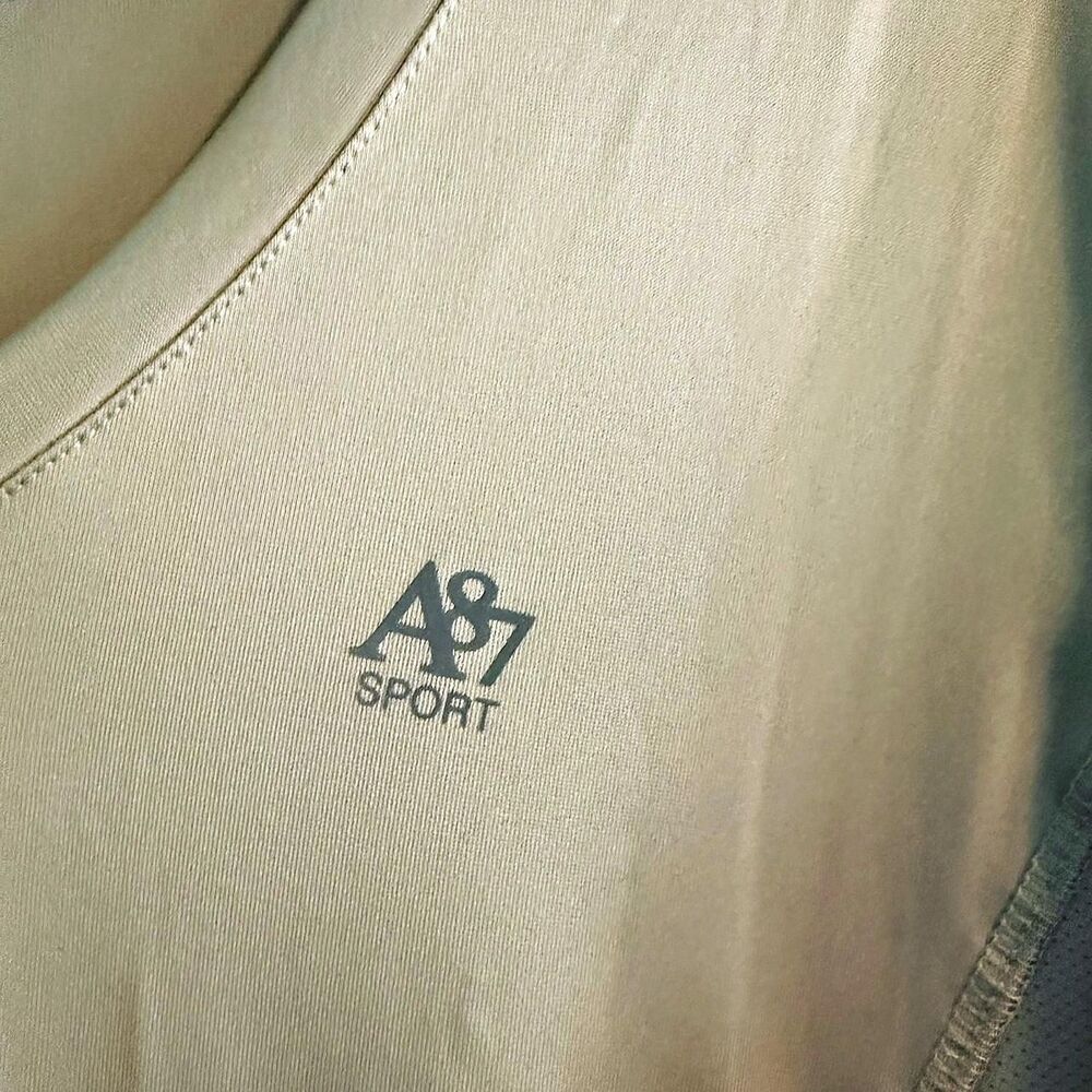 Aeropostale Sport Tan Khaki V-Neck Performance Tee Women’s L NWOT - Picture 4 of 5